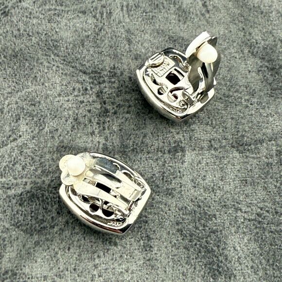 Vintage Costume Gold-Silver-Tone Red Rhinestone Clip On Earrings Unmarked 0.75" - Picture 9 of 10